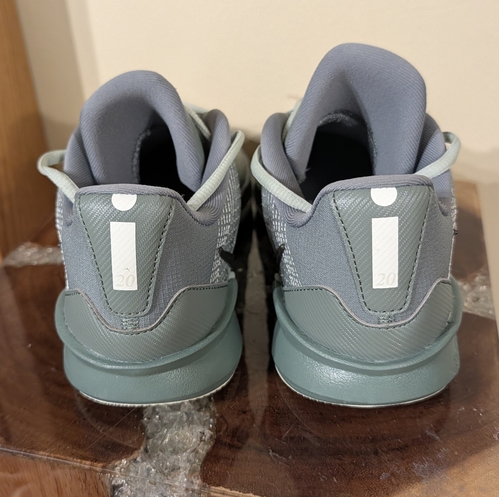 Nike Sabrina 3 Sneakers in Clay Green/ Sea Foam/ Volt/ Sequoia Colorway sz 8.5 - Picture 4 of 13